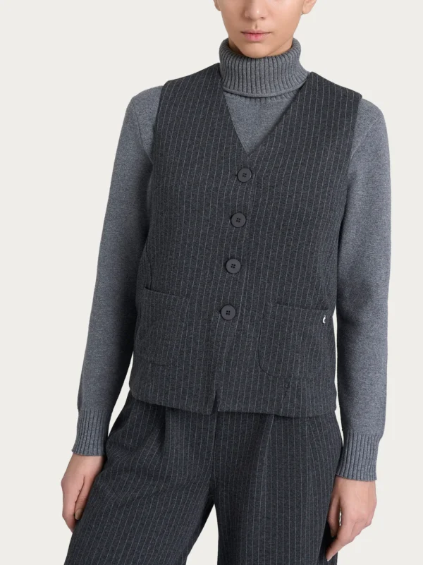 GILET GESSATO CON QUATTRO BOTTONI IN ECO JACQUARD