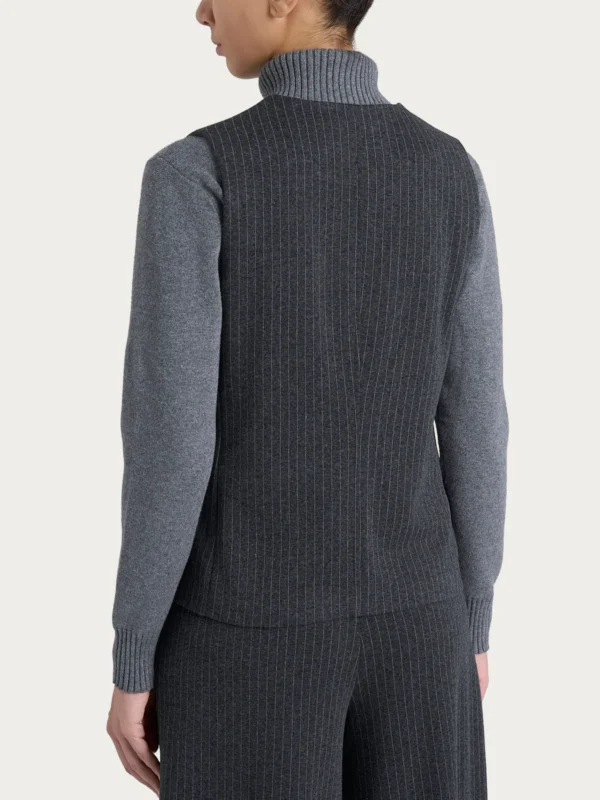 GILET GESSATO CON QUATTRO BOTTONI IN ECO JACQUARD