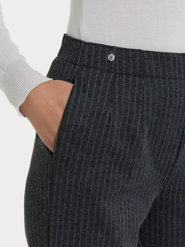 PANTALONE GESSATO DRITTO CON TASCHE IN ECO JACQUARD
