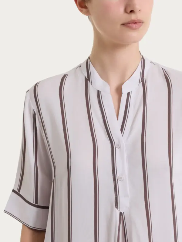blusa 4 BLUSA A RIGHE SPAZIATE E MANICA CORTA IN ECOSETA